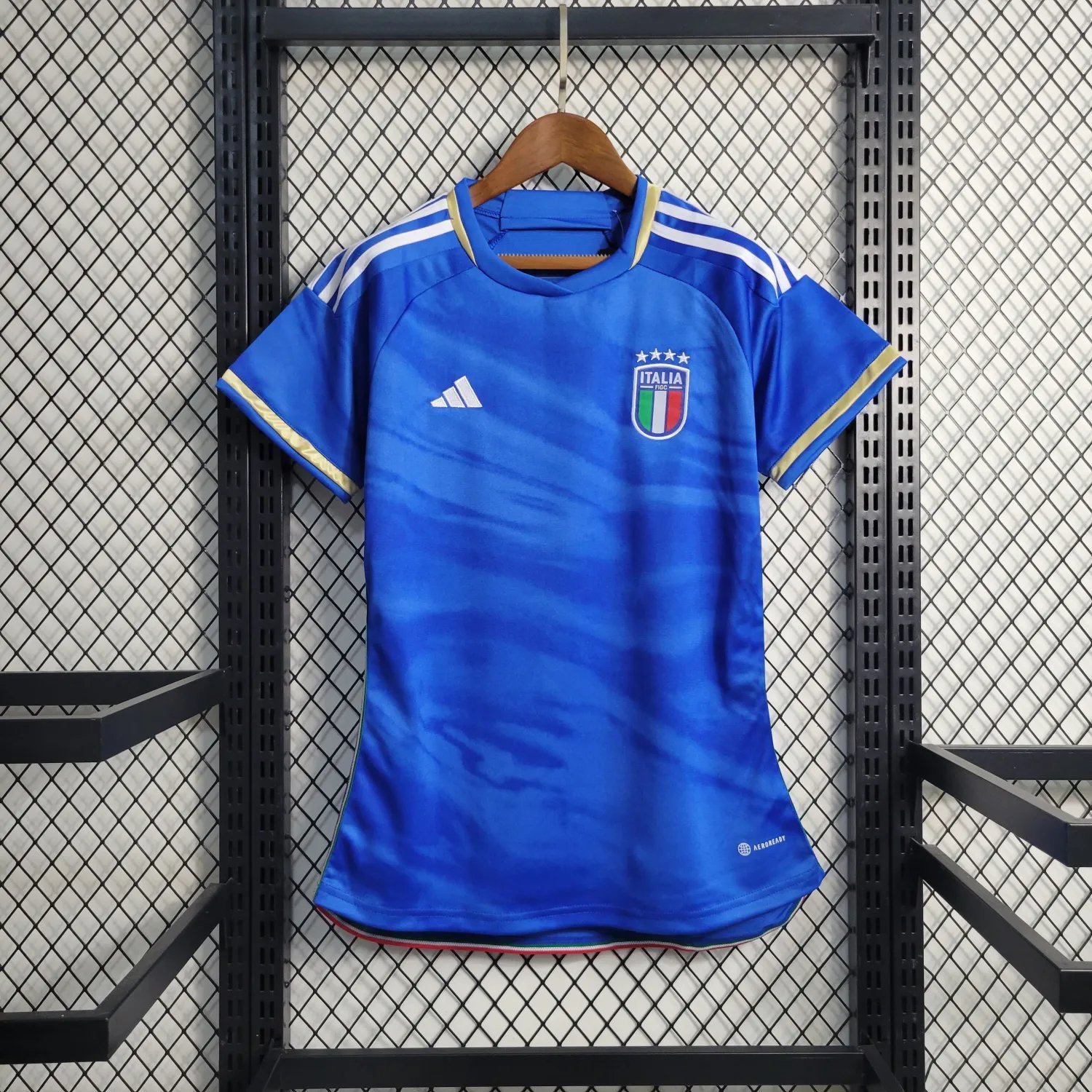 2023 Italy Home Woman 