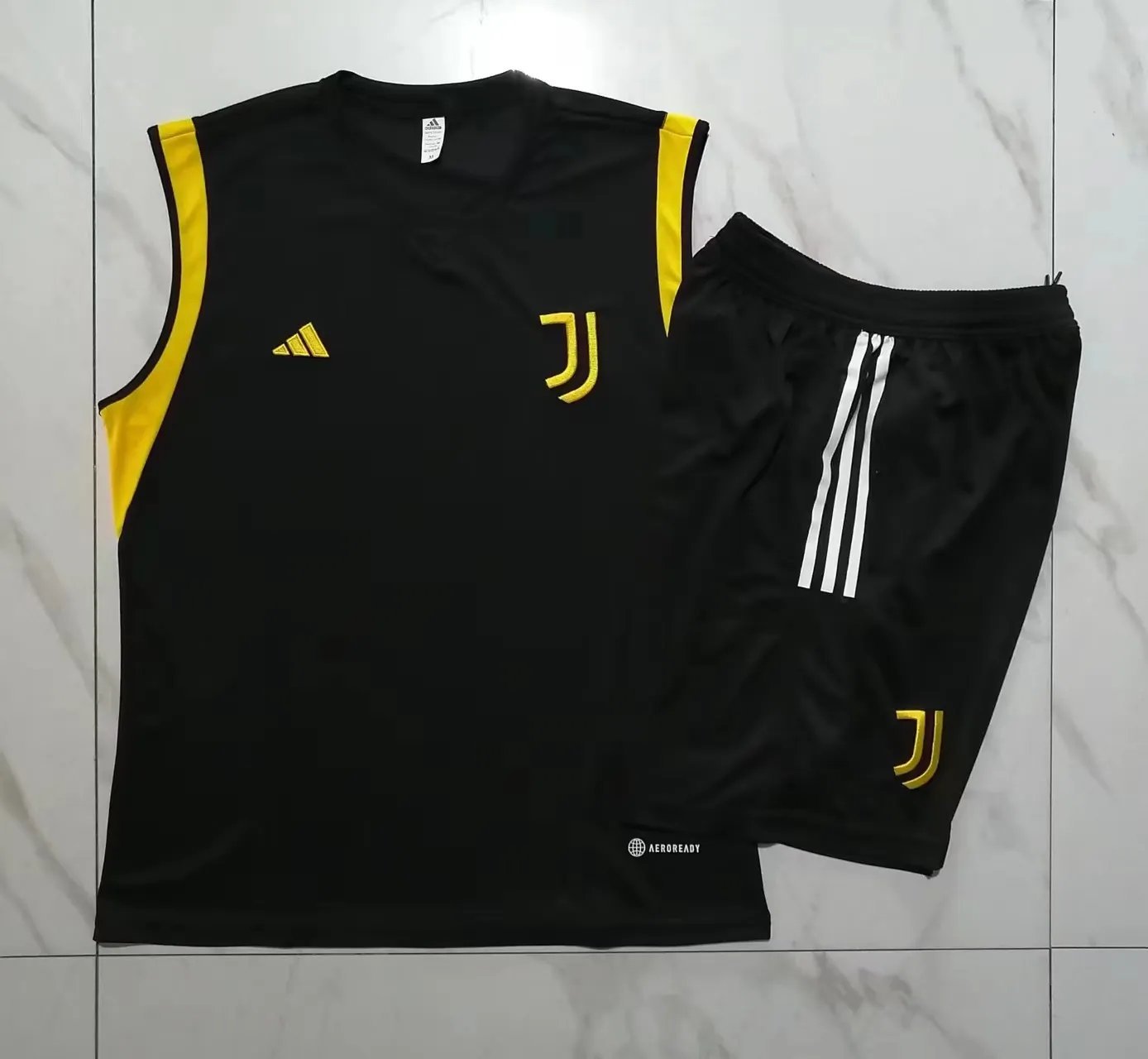 23-24 Juventus Black Training Vest Suit
