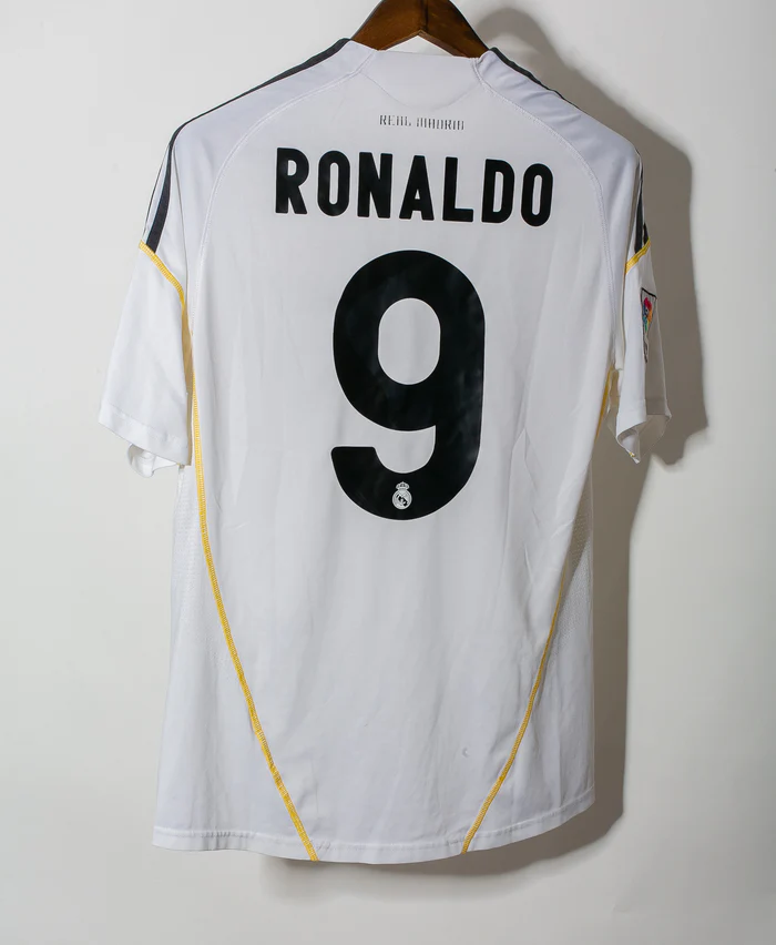 Real Madrid 09/10 Home Ronaldo 9 - Image 3