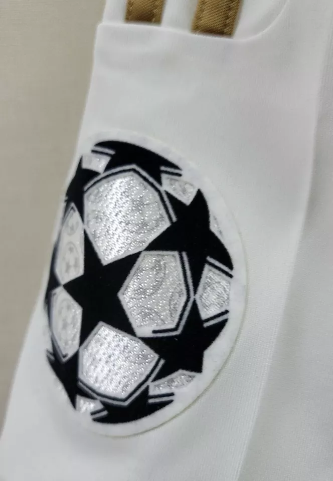 Real Madrid 11/12 Home Ronaldo 7 - Image 5