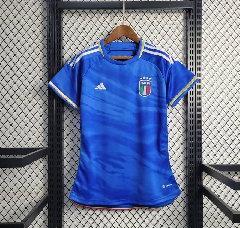 2023 Italy Home Woman
