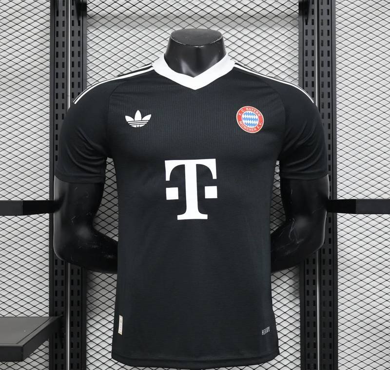 24-25 Bayern Munich Black Goal Keeper Player Version